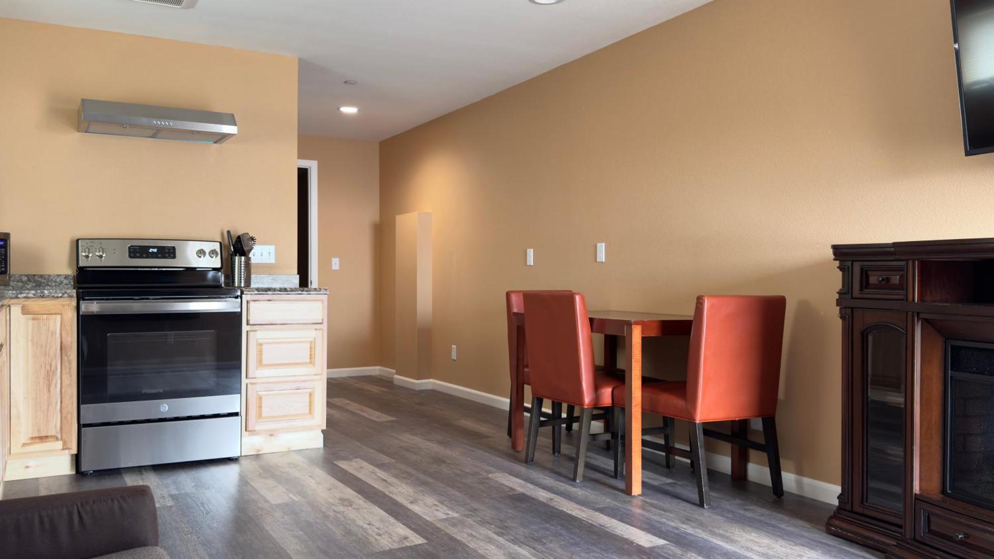 Far West Cabin-Tiny Homes Rental Forks Esterno foto