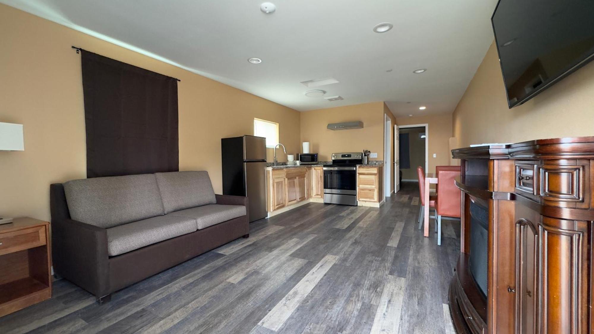 Far West Cabin-Tiny Homes Rental Forks Esterno foto