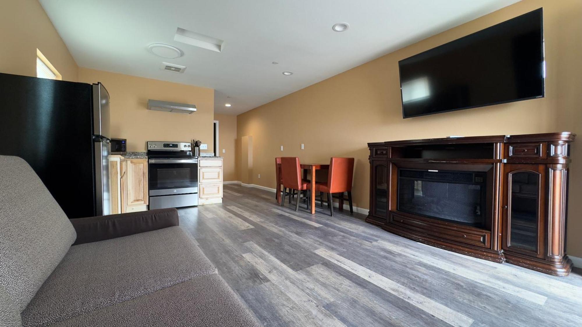Far West Cabin-Tiny Homes Rental Forks Esterno foto